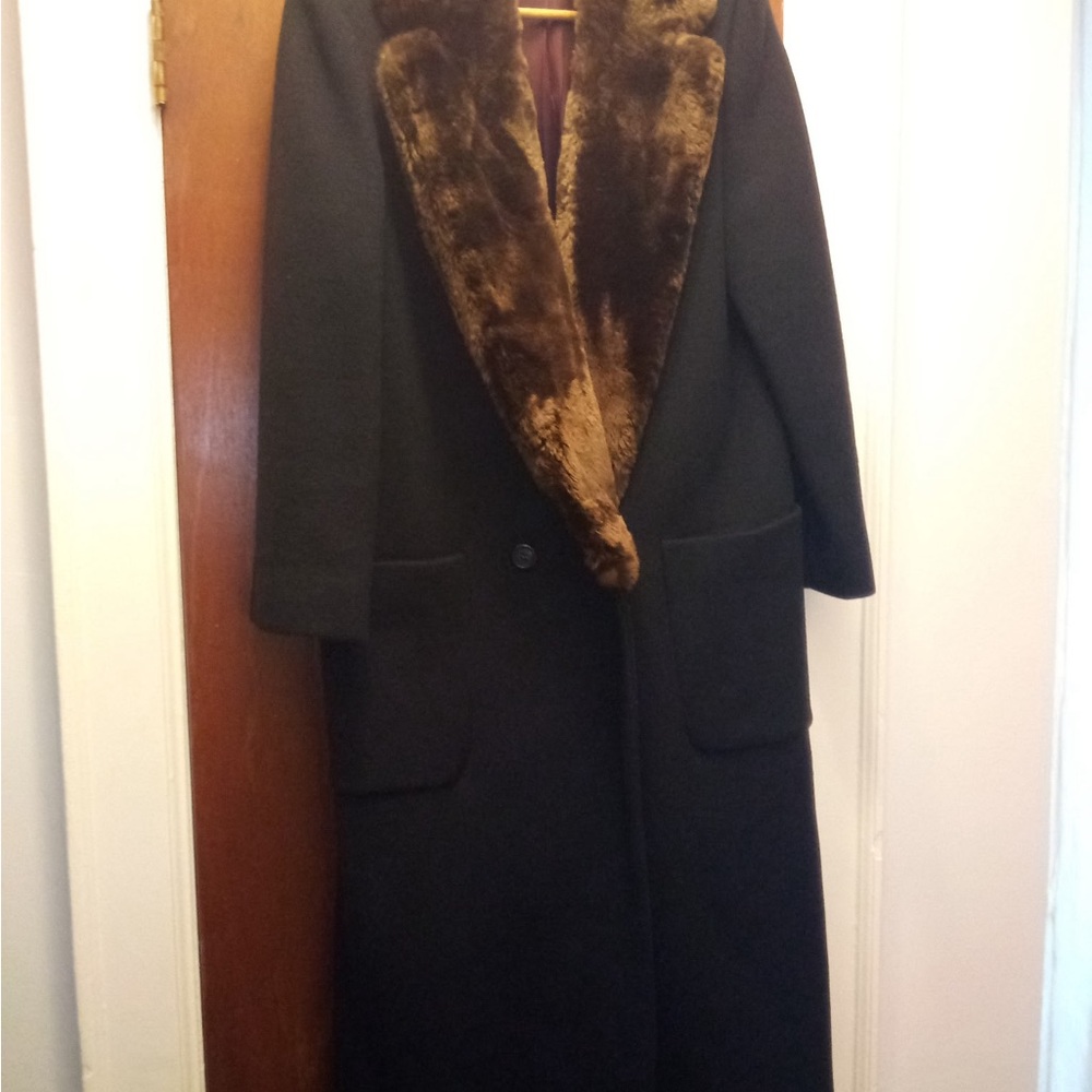 Elegant Black Coat with Faux Fur Collar